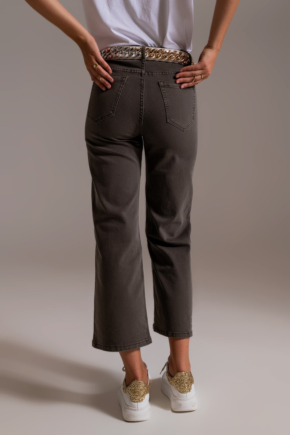 π€ Effortless Edge: Cropped Wide Leg Jeans in Smoky Grey