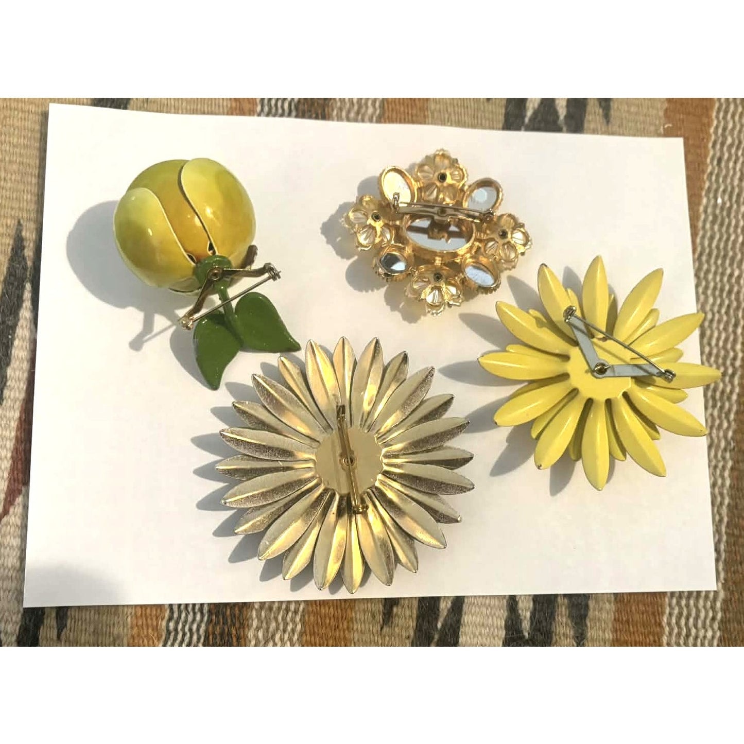 ONLY ONE!!! Vintage Floral Brooch Pin Set Yellow & Green