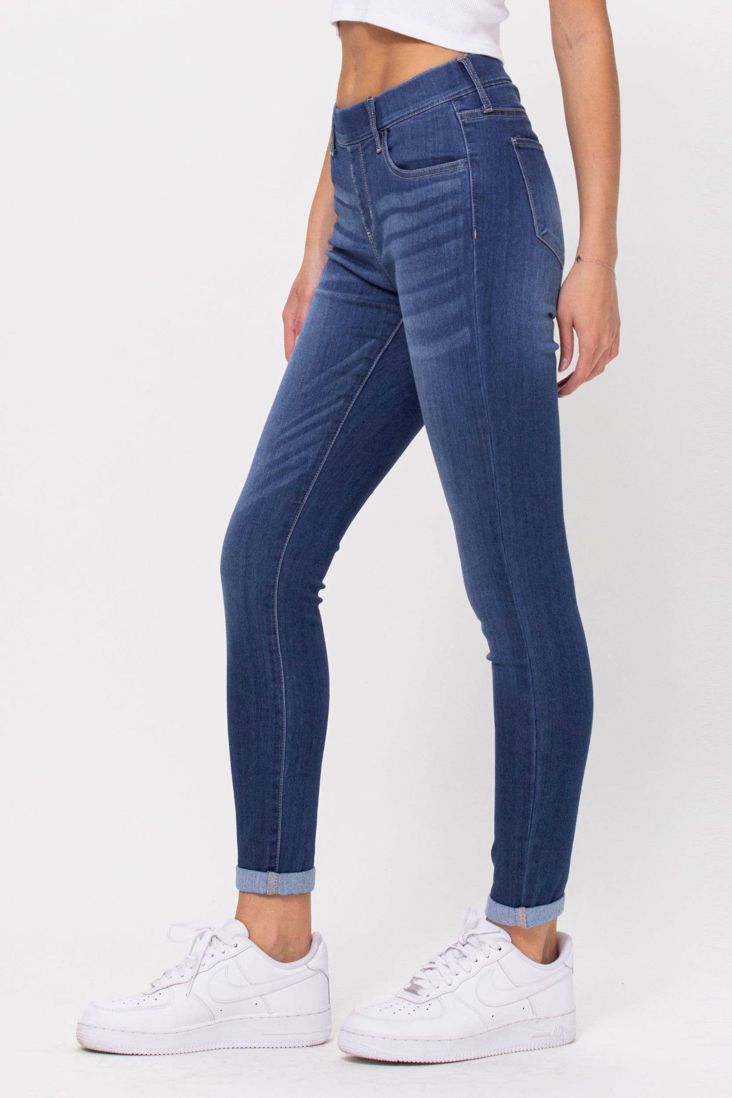 Effortless Pull-On Mid-Rise Cropped Jeans