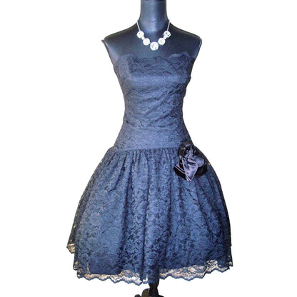 ONLY ONE!!! Vintage 1980s Midnight Glow Strapless Black Lace Party Dress ~ Size S