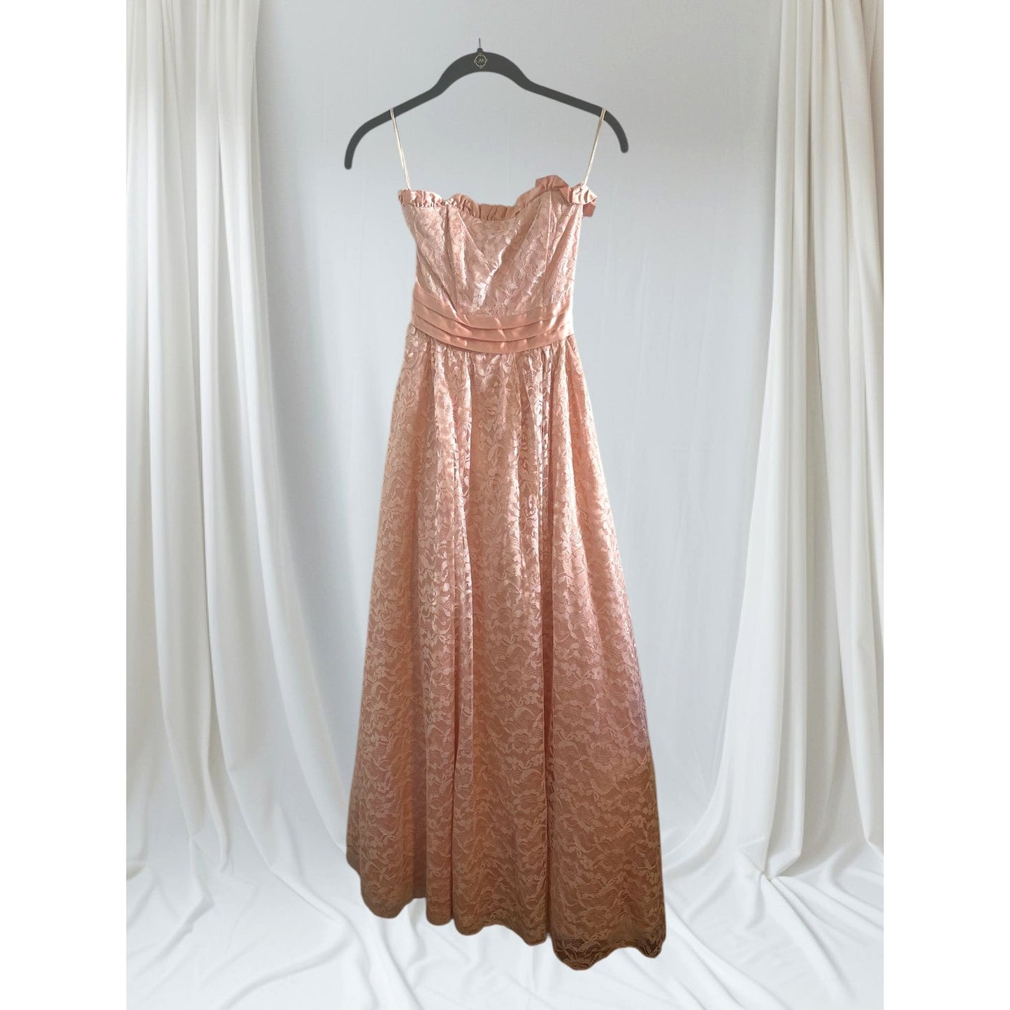 ONLY ONE!!! Vintage 1970s Gunne Sax Pink Lace Strapless Gown with Satin Bow – Size 3