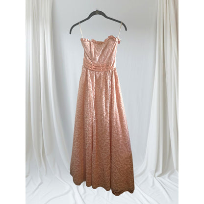 ONLY ONE!!! Vintage 1970s Gunne Sax Pink Lace Strapless Gown with Satin Bow – Size 3