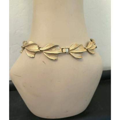 ONLY ONE!!! Vintage 60s Gold Tone Leaf Link Choker Necklace Textured Sculptural Collar