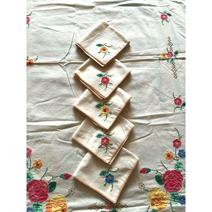 ONLY ONE!!! Vintage 1950s Embroidered Floral Tablecloth w/5 Napkins