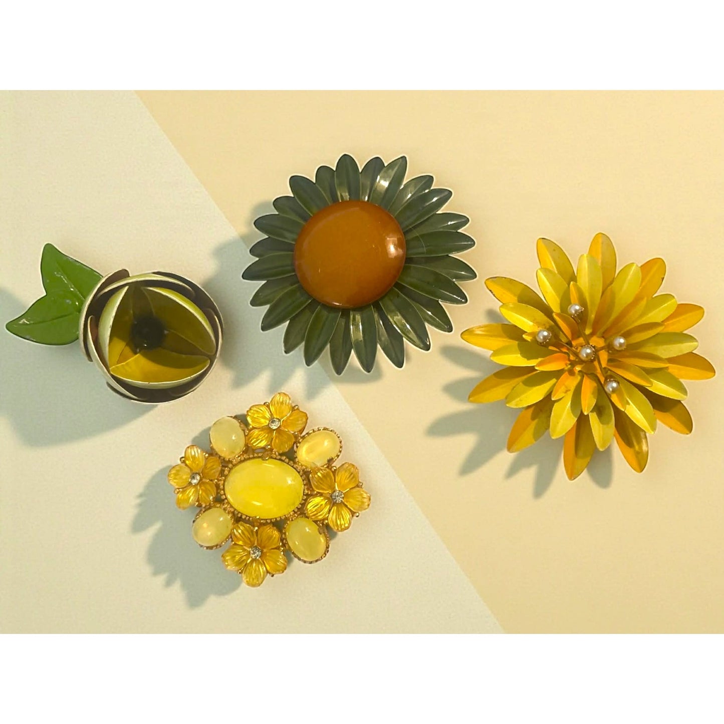ONLY ONE!!! Vintage Floral Brooch Pin Set Yellow & Green