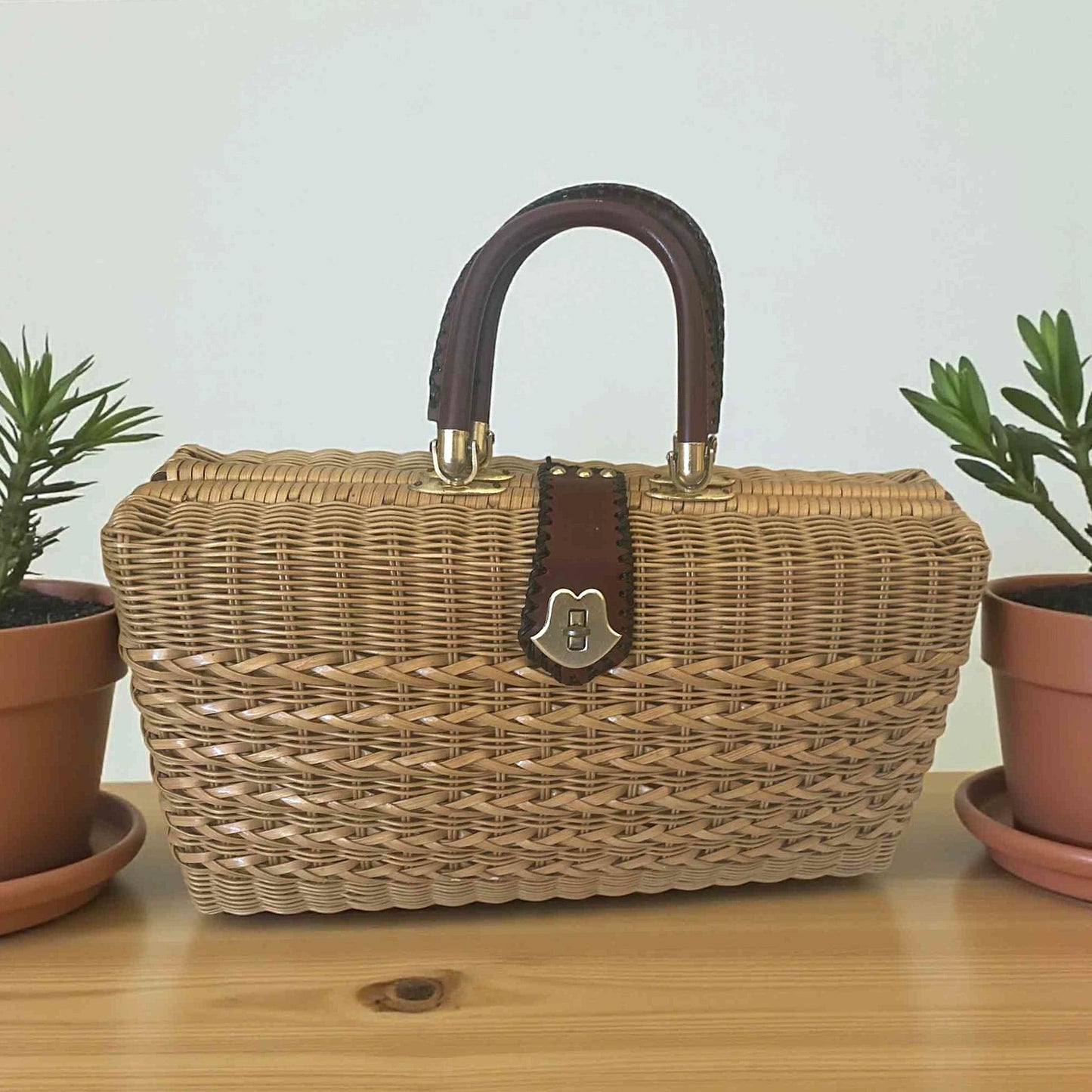 ONLY ONE!!! Vintage Wicker Box Handbag with Leather Handle & Brass Latch – 1950s Palm Beach Style