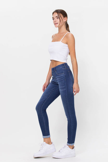 Effortless Pull-On Mid-Rise Cropped Jeans