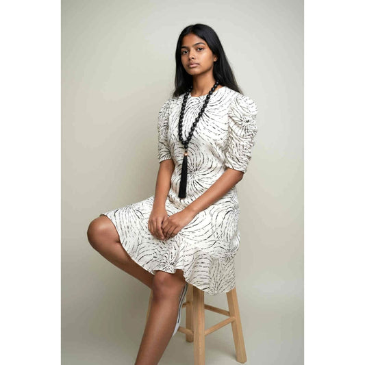 ONLY ONE!!! Vintage 80s Liz Roberts Black & White Dress Puffy Sleeves & Ruffle Hem ~ Size 7/8