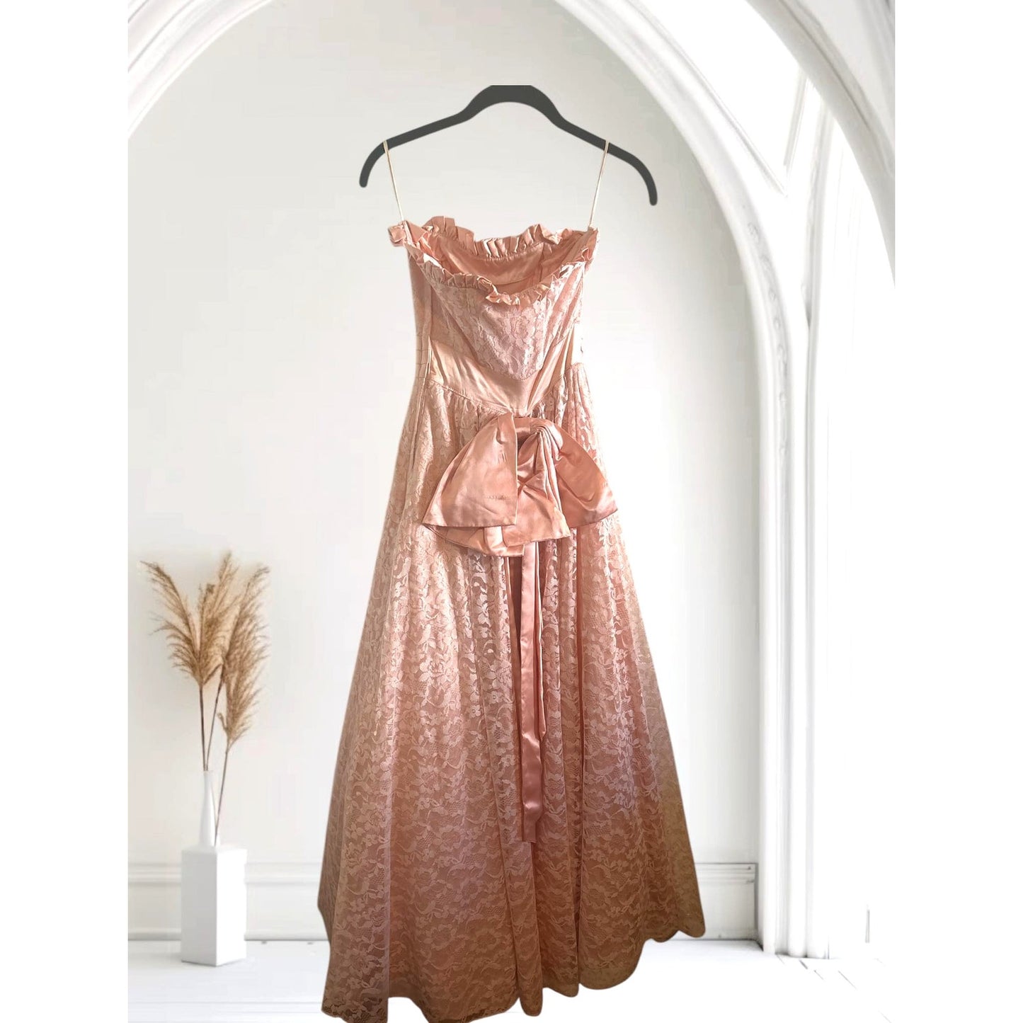 ONLY ONE!!! Vintage 1970s Gunne Sax Pink Lace Strapless Gown with Satin Bow – Size 3