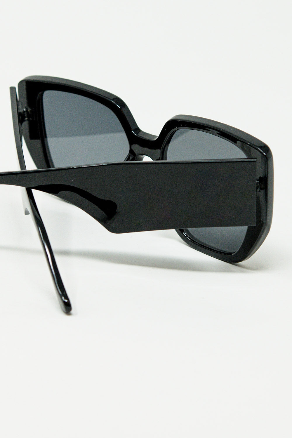 Q2 Black Geometric Cat Eye Pin-Up Sunglasses