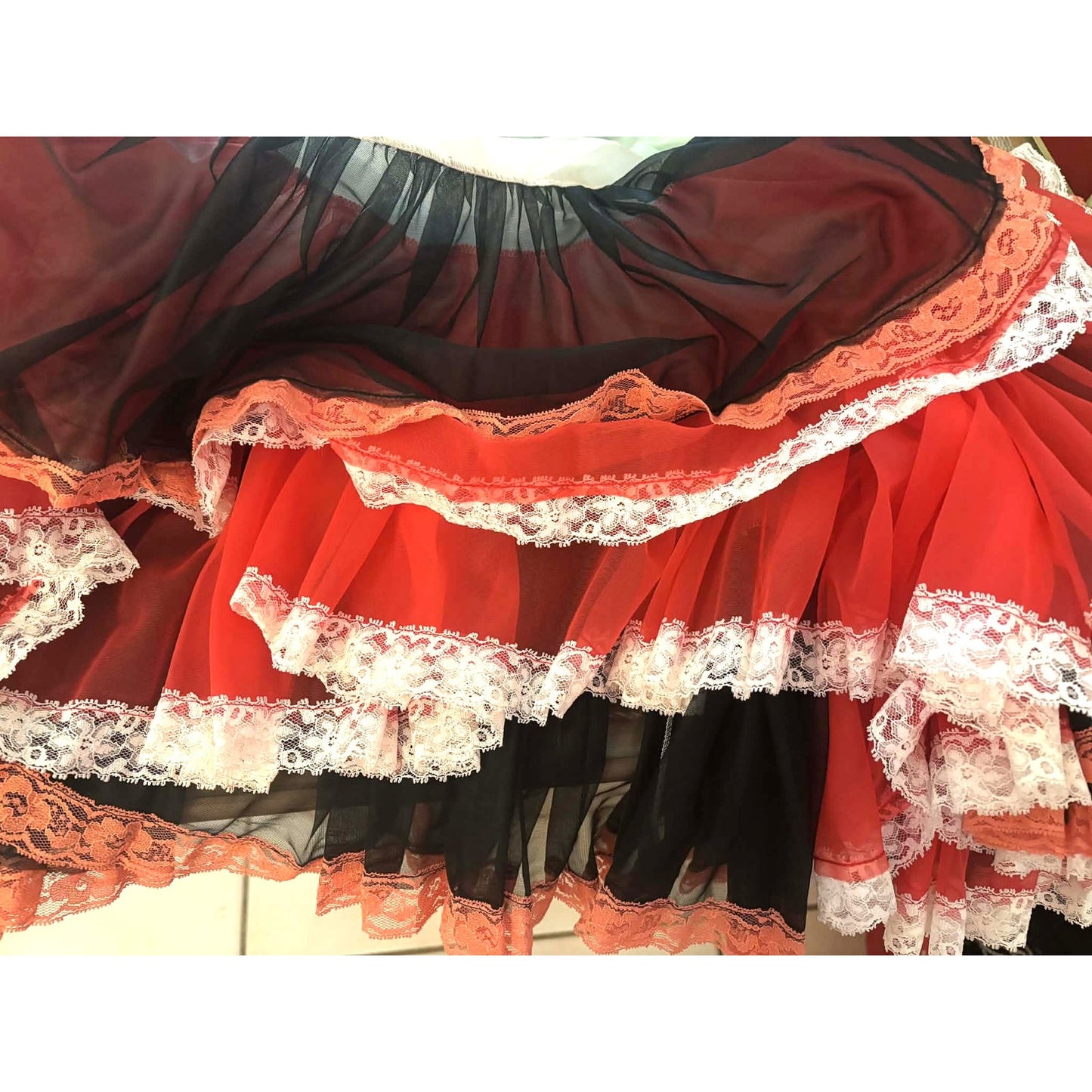 ONLY ONE!!! Vintage 1950s Gladmate Layered Slip Skirt Lace Trim ~ Size M