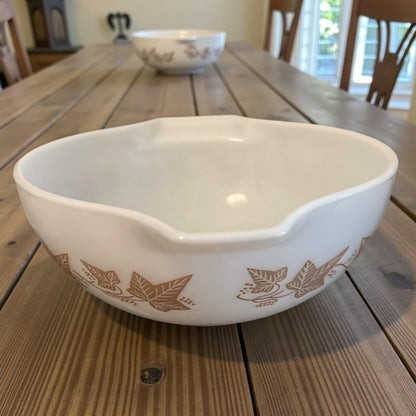 ONLY ONE!!! Vintage PYREX "Sandalwood" Cinderella Mixing Bowl #443 - 2.5 Qts