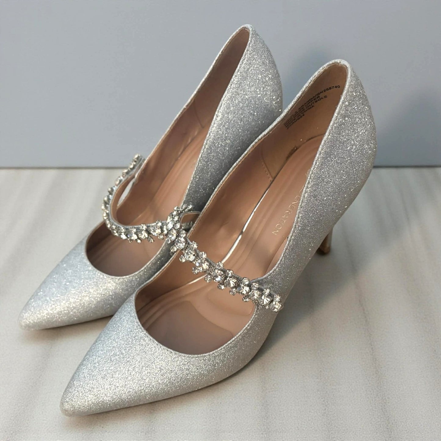 ONLY ONE!!! BCBG Generation Silver Glitter Branda Pointed Toe Pumps Rhinestone Strap ~ Size 8M