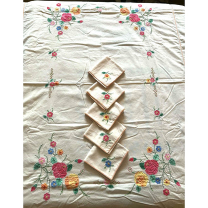 ONLY ONE!!! Vintage 1950s Embroidered Floral Tablecloth w/5 Napkins