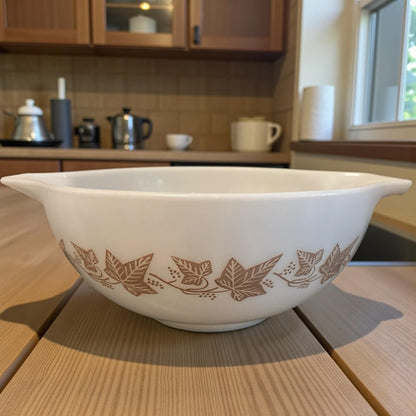 ONLY ONE!!! Vintage PYREX "Sandalwood" Cinderella Mixing Bowl #443 - 2.5 Qts