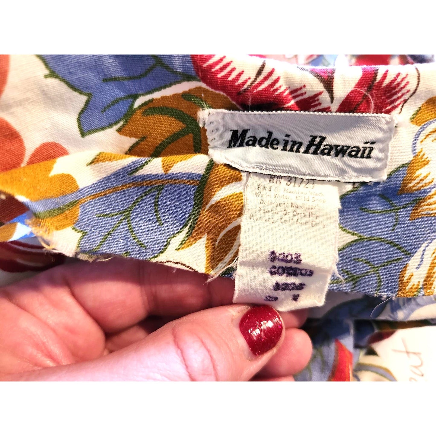 ONLY ONE!!! Vintage 1970s Made in Hawaii 100% Cotton Long Floral Maxi Dress M