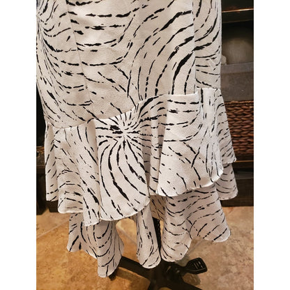 ONLY ONE!!! Vintage 80s Liz Roberts Black & White Dress Puffy Sleeves & Ruffle Hem ~ Size 7/8